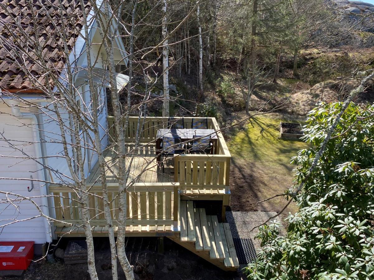 Stuga I Naturskoent Omrade Pa Vaestra Tjoern Saby Kültér fotó