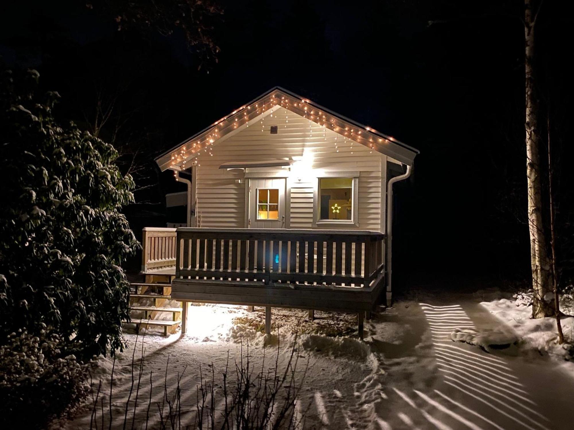 Stuga I Naturskoent Omrade Pa Vaestra Tjoern Saby Kültér fotó