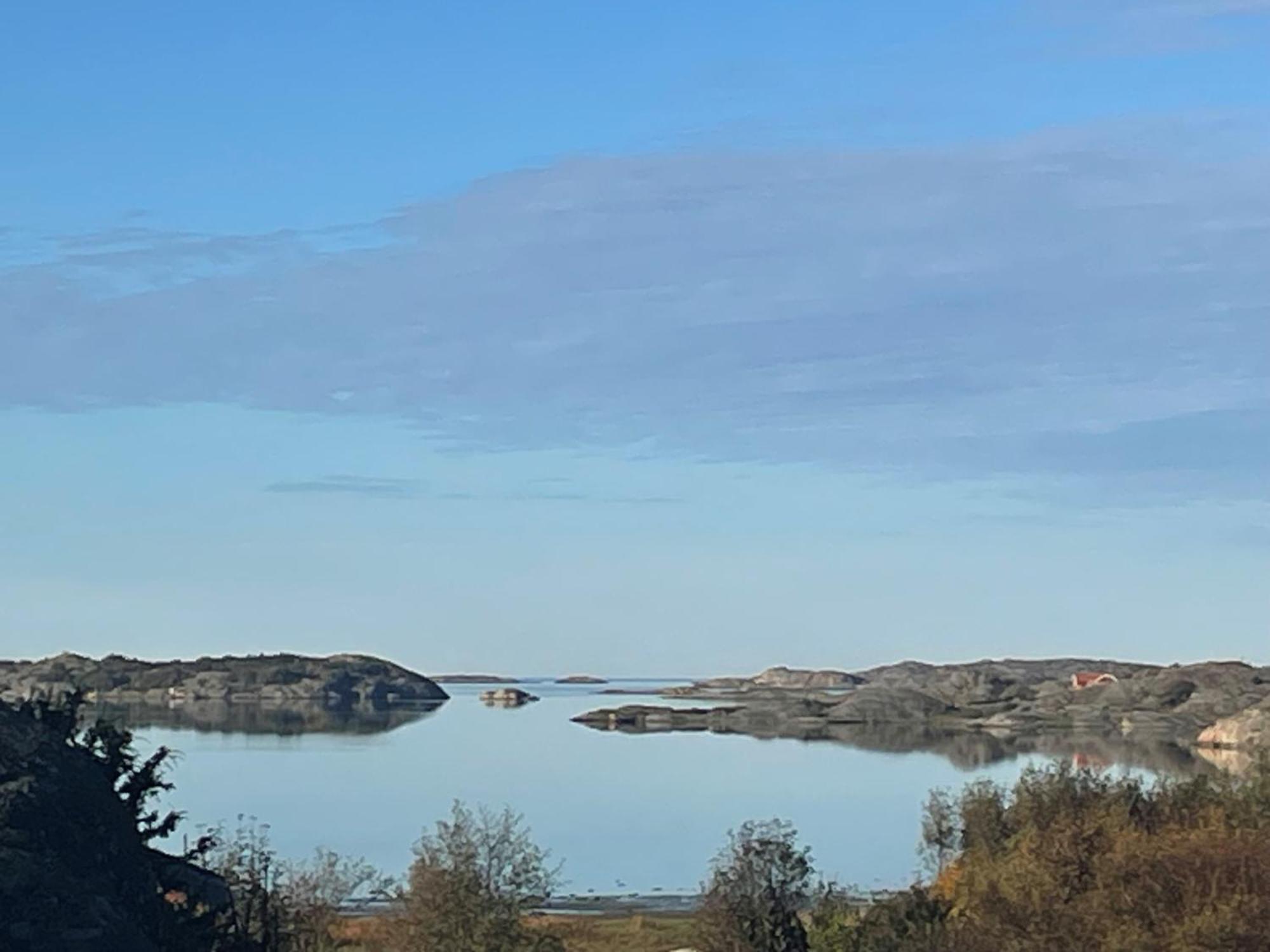 Stuga I Naturskoent Omrade Pa Vaestra Tjoern Saby Kültér fotó